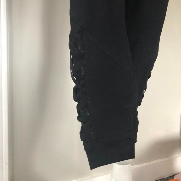 Fabletics ‘Dynamic High-Waisted Lattice 7/8’ black leggings🏃♀️ - Picture 4 of 4